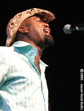photo of Darius Rucker from Hootie and the Blowfish in Sterling Heights, MI