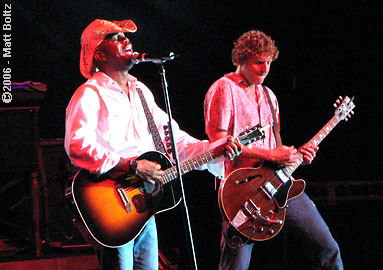 photo of Darius Rucker and Mark Bryan from Hootie and the Blowfish in Rochester, MI