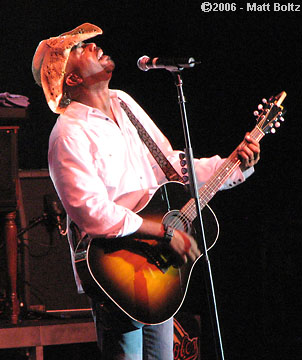thumbnail image of Darius Rucker from Hootie and the Blowfish